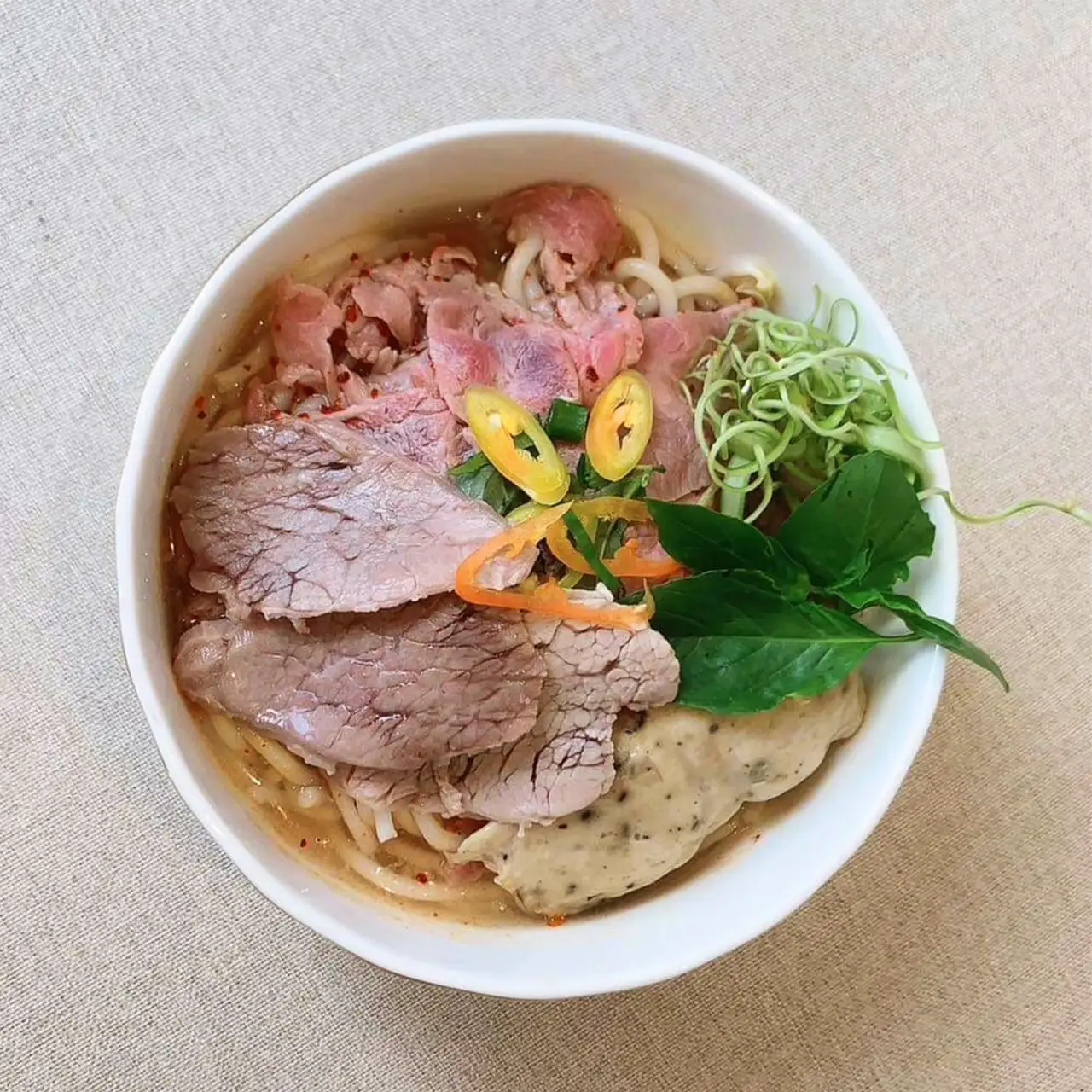 Bún Bò Tái ,Nạm ,Chả - 65.000 ₫ tại Bún Bò Huế O Hai - Bùi Thị Xuân