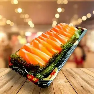 Hình ảnh Sashimi cá hồi 10pcs - rong biển sốt mè 30g