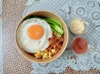 Mì trộn rau + trứng + bắp  - 38.000 ₫ tại Quán Ăn Đêm Út Nhỏ - Trần Xuân Soạn