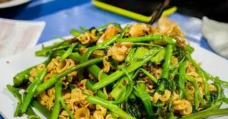 Hình ảnh Mì xào rau muống