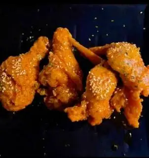 Hình ảnh 2 cánh 2 đùi rán 