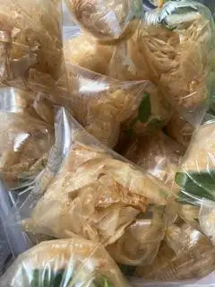 Hình ảnh bánh tráng trộn sẵn ( satế , tỏi ,rau râm , trứng cút)
