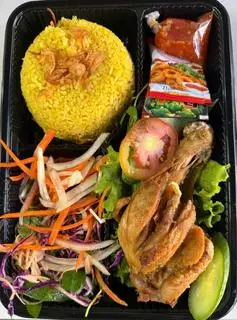 Hình ảnh com gà xối mở 