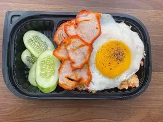 Hình ảnh Cơm chiên xá xíu-ốp la
