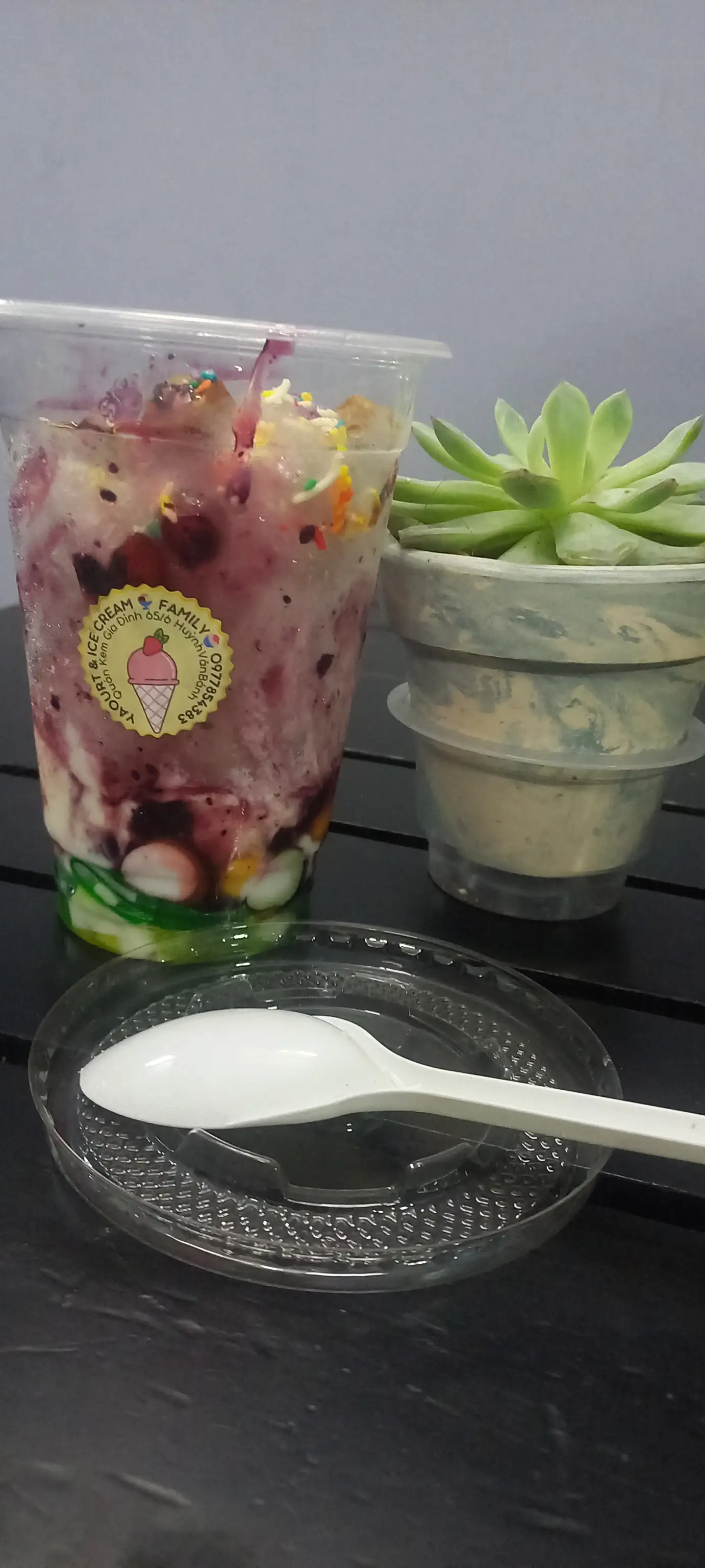Hình ảnh Yaourt Cocktail Việt Quất