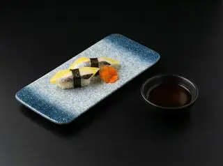Hình ảnh Nigiri cá trích ép trứng 2 miếng