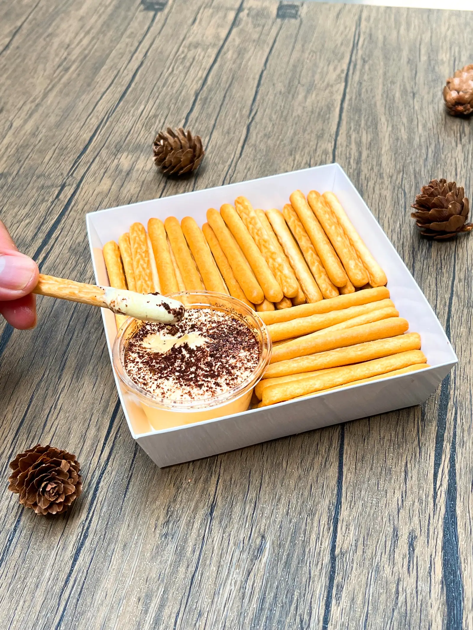Bánh Que Chấm Sốt Kem Trứng - 35.000 ₫ tại Cin Cakery - Bông Lan Trứng Muối & Bánh Ngọt