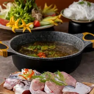 Lẩu Ngũ Hoa Cá Lăng (Phần) - 355.320 ₫ tại Hoàng Yến Vietnamese Cuisine - Hai Bà Trưng