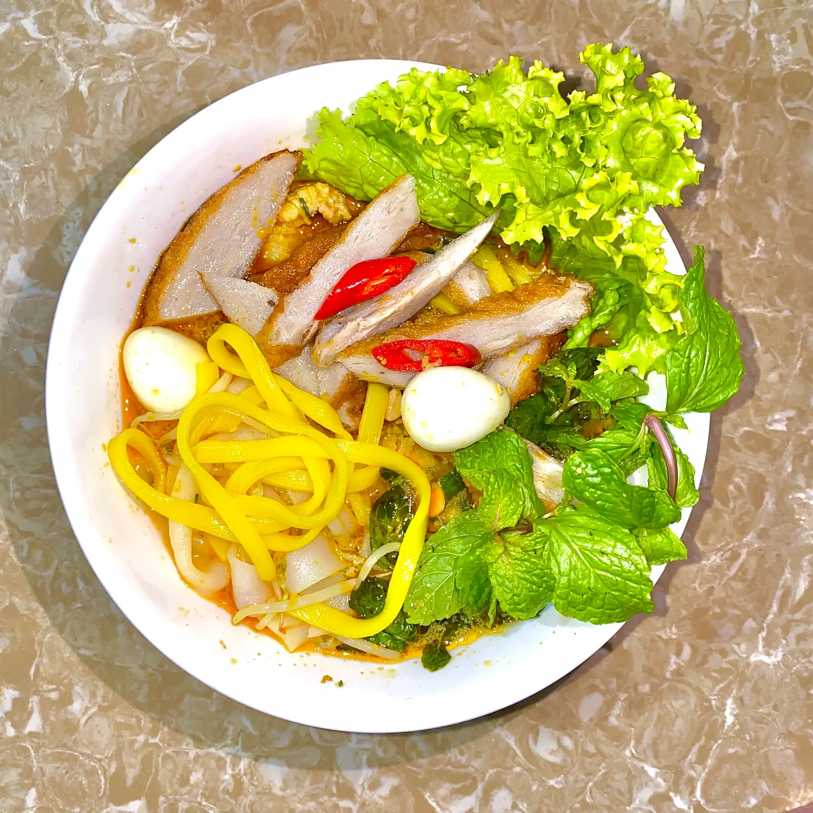 Mì Quảng Chả Cá - 62.000 ₫ tại Cô Bông Mì Quảng Vịt Phan Thiết - Ngô Quyền