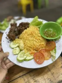 Cơm chiên sườn chiên muối sả - 55.000 ₫ tại Cơm Chiên Yến - Cơm Chiên Ba Rọi Nước Mắm, Cơm Gà Chiên Mắm & Mì Xào Bò - Trần Xuân Soạn