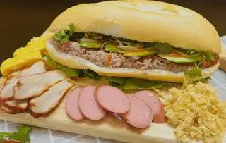 Hình ảnh Bánh mì pate+ trứng kèm trà chanh