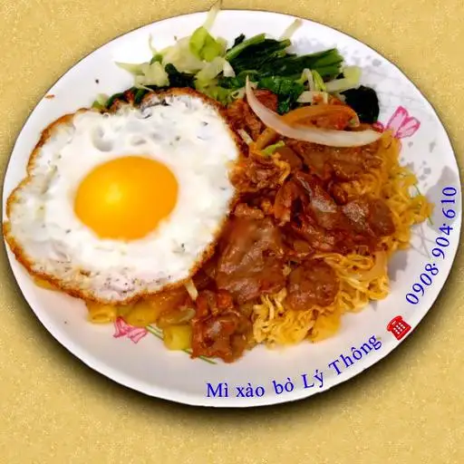Mì xào bò - trứng ốp la - 49.000 ₫ tại Lý Thông - Mì Xào Bò & Nui Xào Bò - Lê Thánh Tôn