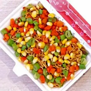 Hình ảnh Mì trộn rau củ