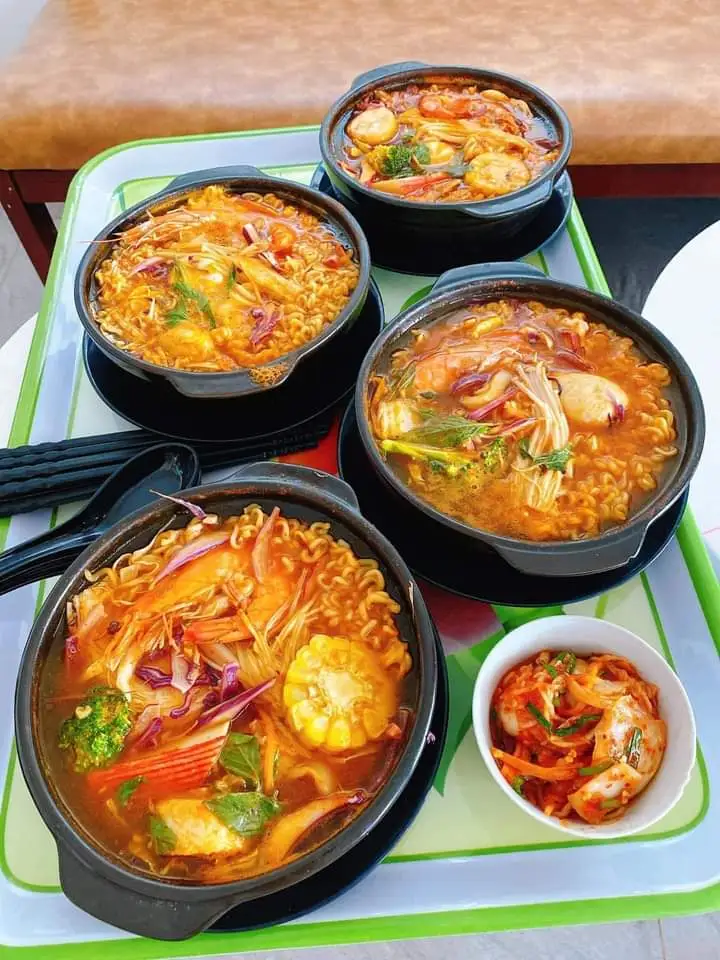 Mì cay kim chi thập cẩm đặc biệt - 69.000 ₫ tại Mì Cay Bon Bon Milk Tea - Huỳnh Tấn Phát