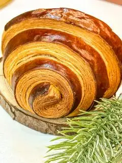 Bánh Sừng Trâu Vị Chocolate - 42.000 ₫ tại Mon Ami Bakery - Tô Hiến Thành