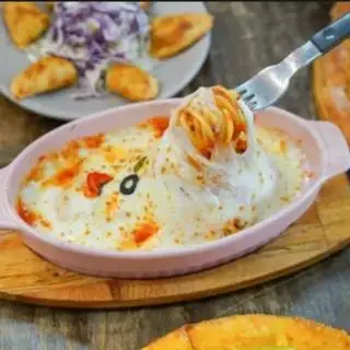 Mì Ý Sốt Bò Bằm - Xúc Xích - Phô Mai Mozzarella Kéo Sợi - 129.000 ₫ tại Pizza Cheese 24H - Mì Ý & Ăn Vặt - Lê Quang Định   