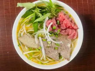 Bún Bò Tái - Nạm - 88.000 ₫ tại Bún Bò Hậu Bến Ngự - Hồ Hảo Hớn