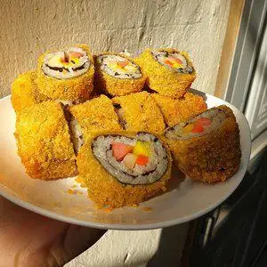 Kimbap Chiên Xù - 1 Cuộn - 23.153 ₫ tại Cá Viên Chiên Tý Nhỏ - Ăn Vặt & Gà Rán, Xiên Que - Xóm Chiếu 