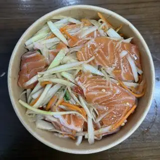 Hình ảnh Gỏi đu đủ Thái ( cá hồi)