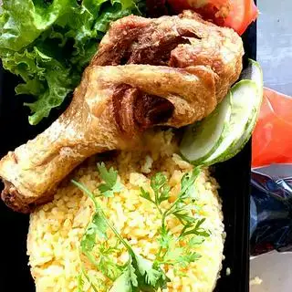 Cơm gà xối mỡ (nhỏ) - 52.000 ₫ tại Cơm Chiên Phủ Trứng & Cơm Gà Xối Mỡ - Phương Anh - Phú Thuận