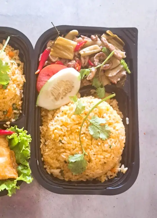 Hình ảnh Cơm Chiên Bò Xào Dưa Chua
