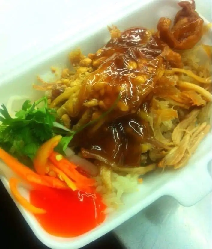 Xôi gà xé - 42.000 ₫ tại Bánh Mì - Xôi Gà 56 - Trịnh Đình Trọng