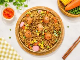 Hình ảnh Mỳ trộn viên bạch tuộc