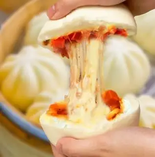 Bánh bao xúc xích nướng phô mai - 24.000 ₫ tại Bánh Bao Thọ Phát - 182 Nguyễn Tri Phương