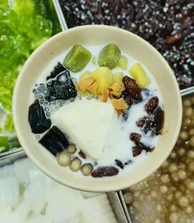 Chè khoai dẻo đậu đỏ phô mai lạnh - 48.000 ₫ tại Tiệm Chè Cúc - Thanh Mát & Ít Ngọt - Bùi Đình Túy