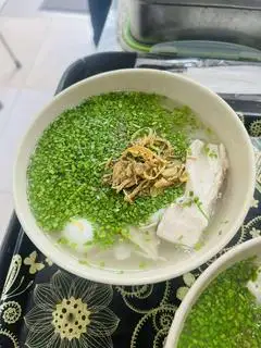 Bánh canh chả cả hấp + Cá Dầm + Trứng cút - 68.000 ₫ tại Bánh Canh Hẹ 18A - Nguyễn Thị Minh Khai