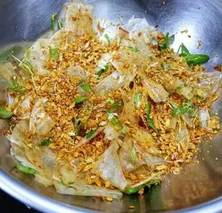 Bánh tráng trộn dẻo tỏi - 32.000 ₫ tại Bánh Tráng Trộn & Bánh Tráng Cuốn LyLy - Trần Xuân Soạn