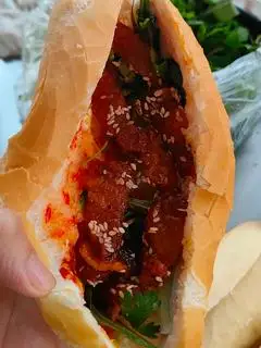 Hình ảnh bánh mì xíu huế