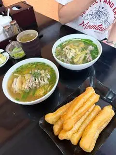 Hình ảnh Phở Gà Đùi