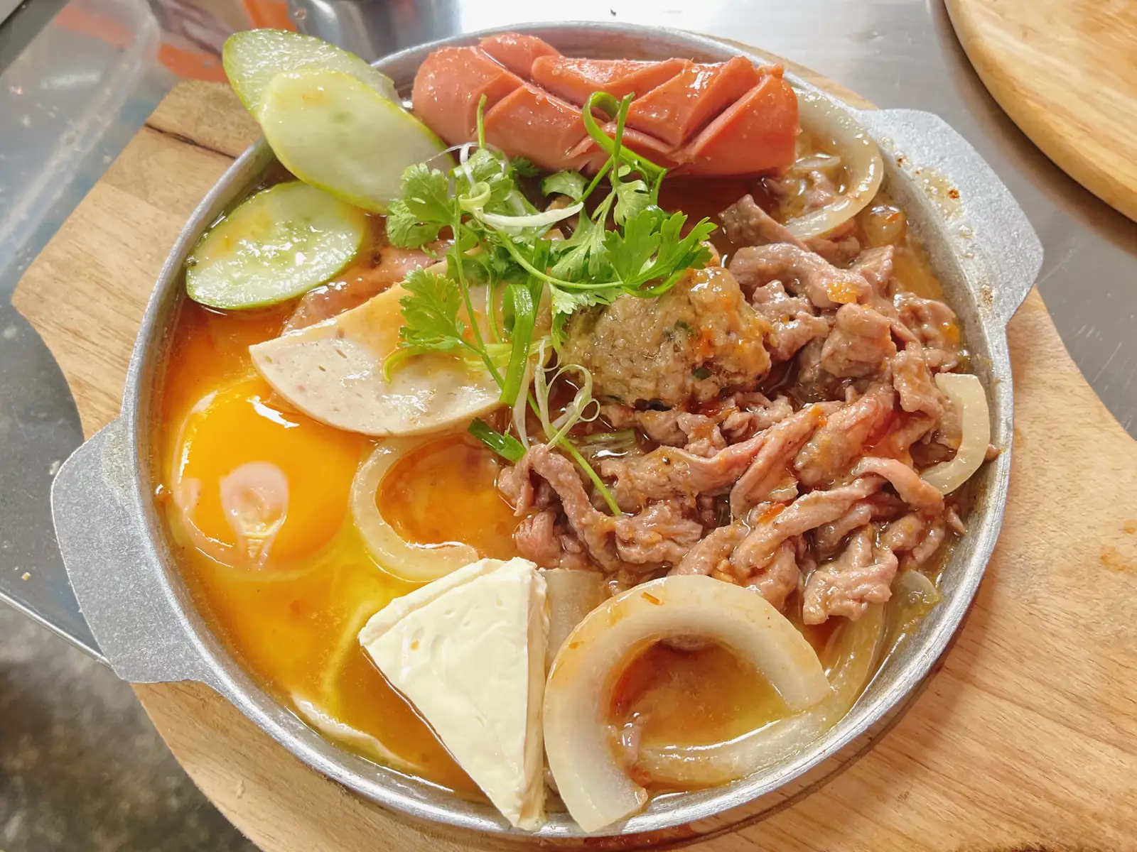 Chảo đặc biệt - 90.000 ₫ tại Bánh Mì Chảo Anh Ba - Bàu Cát 1