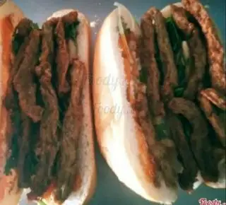 Bánh mì chả cá (nóng) - 28.000 ₫ tại Bánh Mì Hà Nội - Tạ Quang Bửu