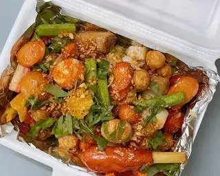 Cá viên chiên thập Cẩm vừa + sốt tự chọn  - 95.000 ₫ tại Mì Trộn Cá Viên Chiên TyNi - Gà Rán & Lẩu Ly - Hoàng Diệu
