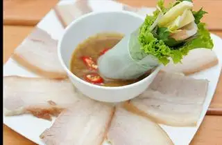 Hình ảnh Thịt Heo Chấm Mắm Nêm Cuốn Rau Xanh