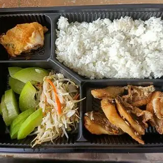 Hình ảnh Cơm phi lê cá rô rán + Trứng cuộn hành