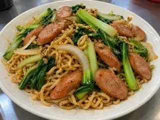 Hình ảnh Mì xào xúc xích