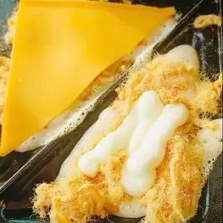 Hotdog phô mai +chà bông - 32.000 ₫ tại Hotdog Chị Ba - Phan Xích Long