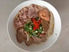 Bún bò tái nạm chả - 55.000 ₫ tại Bún Bò Đông Ba Gia Hội - 243 Ngô Tất Tố 