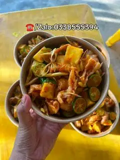 Hình ảnh Chân Gà Sốt Thái Hộp Bé 