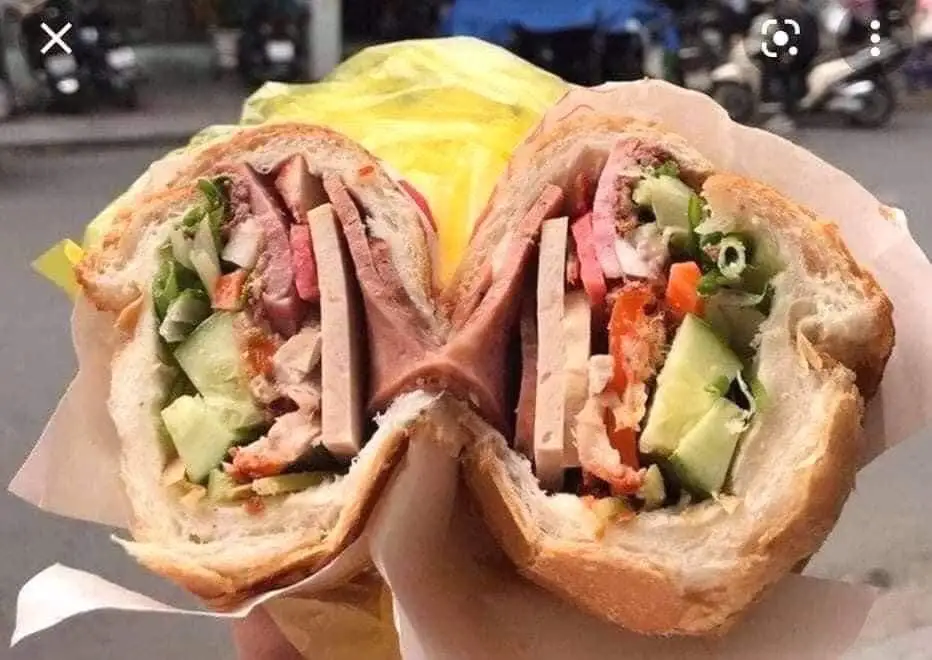 Bánh mì thịt chả đặc biệt - 38.000 ₫ tại Bánh Mì Hà Nội Hưng Thuý - 363 Hưng Phú 