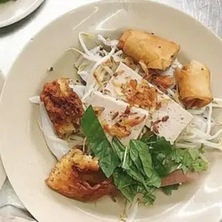 Hình ảnh Bánh ướt chay chả giò