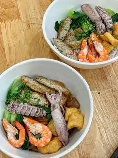 Hình ảnh Bún Thái hải sản đầy đủ