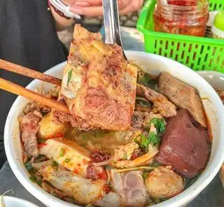 Bún Bò Tái Sụn - 70.000 ₫ tại Bún Bò Huế & Bò Kho Huỳnh Mai - Tôn Thất Thuyết