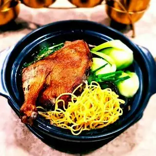Hình ảnh Mì vịt tiềm góc tư thượng hạng/ Roast duck egg noodles