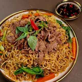 Mì Xào Bò - 55.000 ₫ tại Bếp Nhà Linh - Mì Xào, Bò Kho & Bún Mắm Nêm - Phan Huy Ích