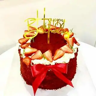 Hình ảnh (Có sẵn) Bánh sinh nhật Red Velvet phủ nhung đỏ và Dâu tây