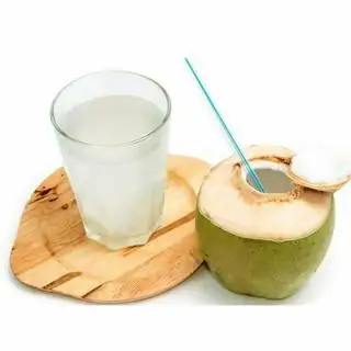 Nước dừa ly lớn - 45.000 ₫ tại Cô Chánh Dừa - Sinh Tố Dừa - Phó Cơ Điều